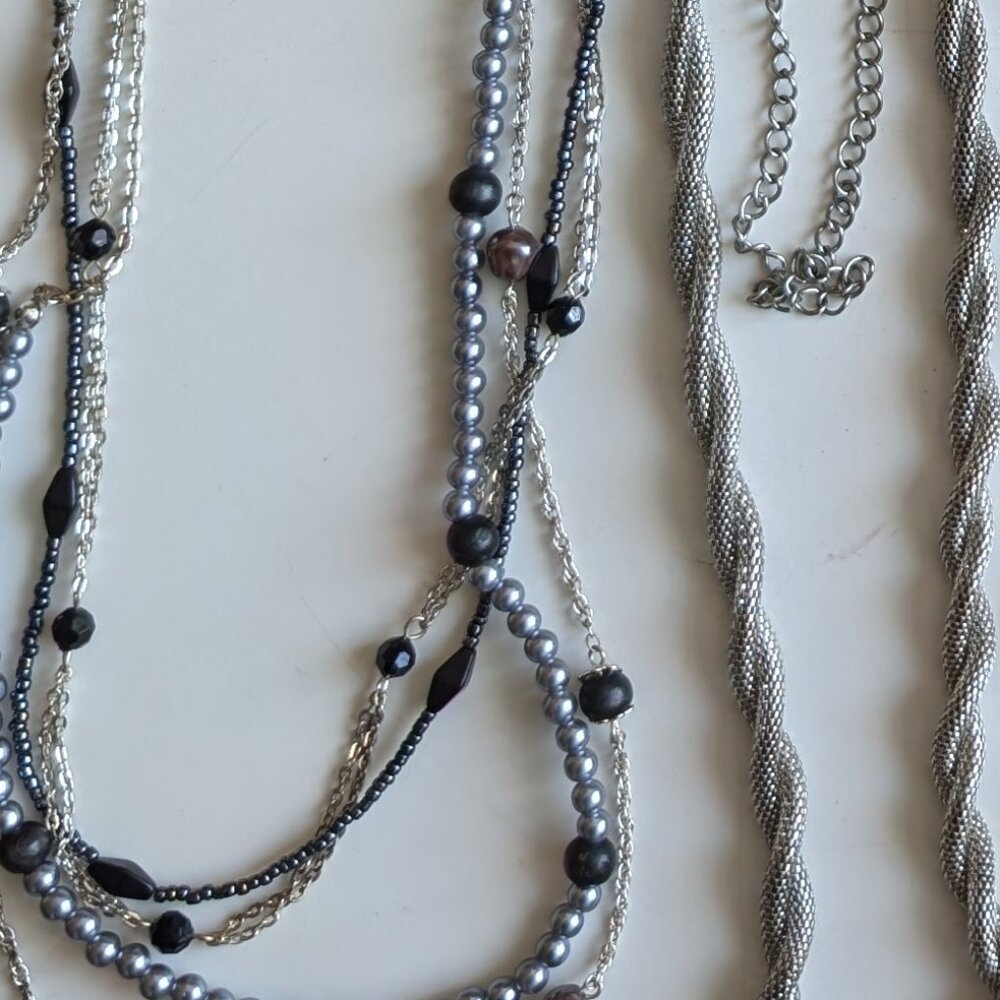 Jewelry -Necklaces- Mixed Styles, Colours and Brands - Picture 2 of 5